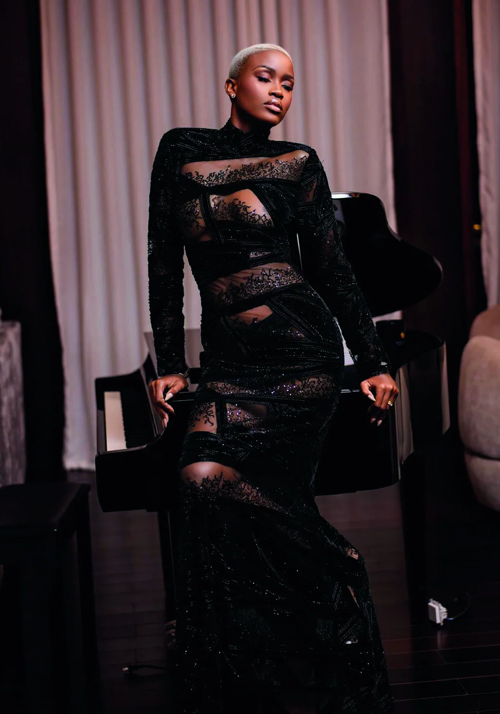 Robe noire brodée de perles Maison 3 Points, au piano