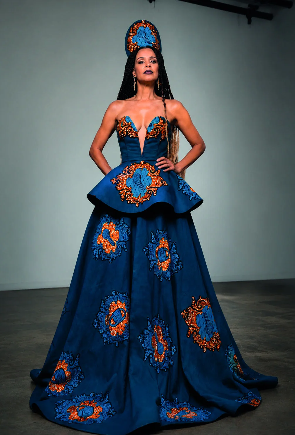 Robe cérémonielle Maison 3 Points bleue et orange